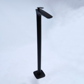 Totem rubinetto lavabo sul piede concep't 2