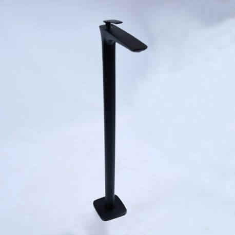 Totem washbasin tap on foot concep't