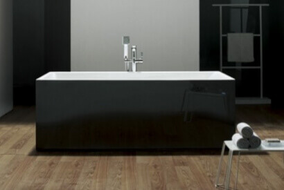 Salle de bain noir et blanc : une pièce élègante et moderne.